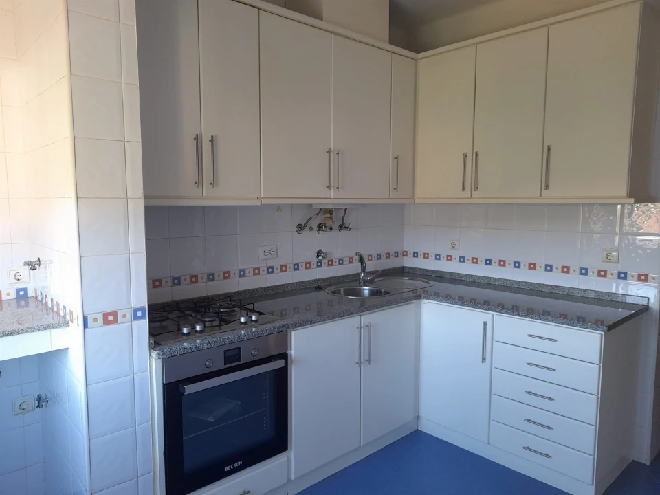 Apartamento T2 para Arrendamento em Santo Antonio dos Olivais Foto 3