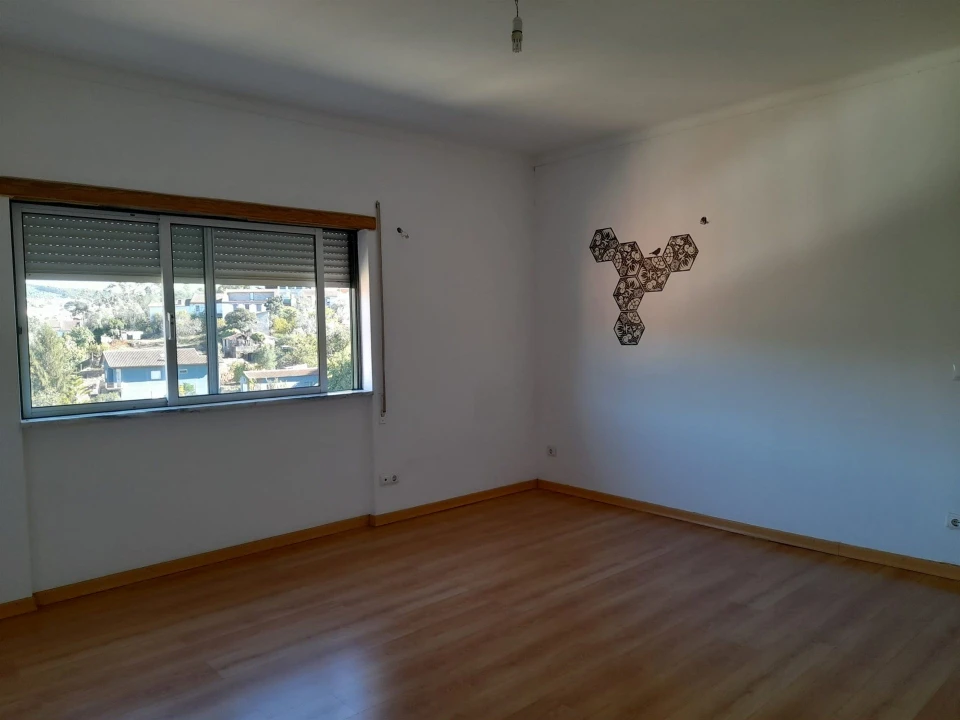 Apartamento T2 para Arrendamento em Santo Antonio dos Olivais Foto 9