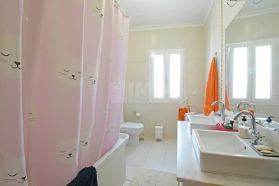 Moradia T6 para Venda em Covilhã e Canhoso