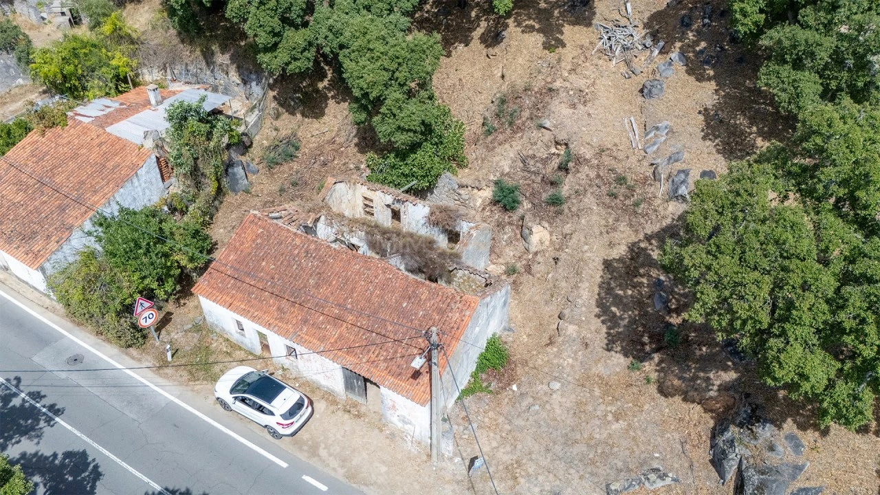 Quinta T3 para Venda em Monchique Foto 4