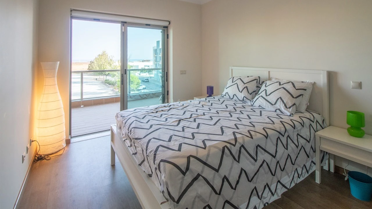Apartamento T2 para Arrendamento em Lagos (São Sebastião e Santa Maria) Foto 11