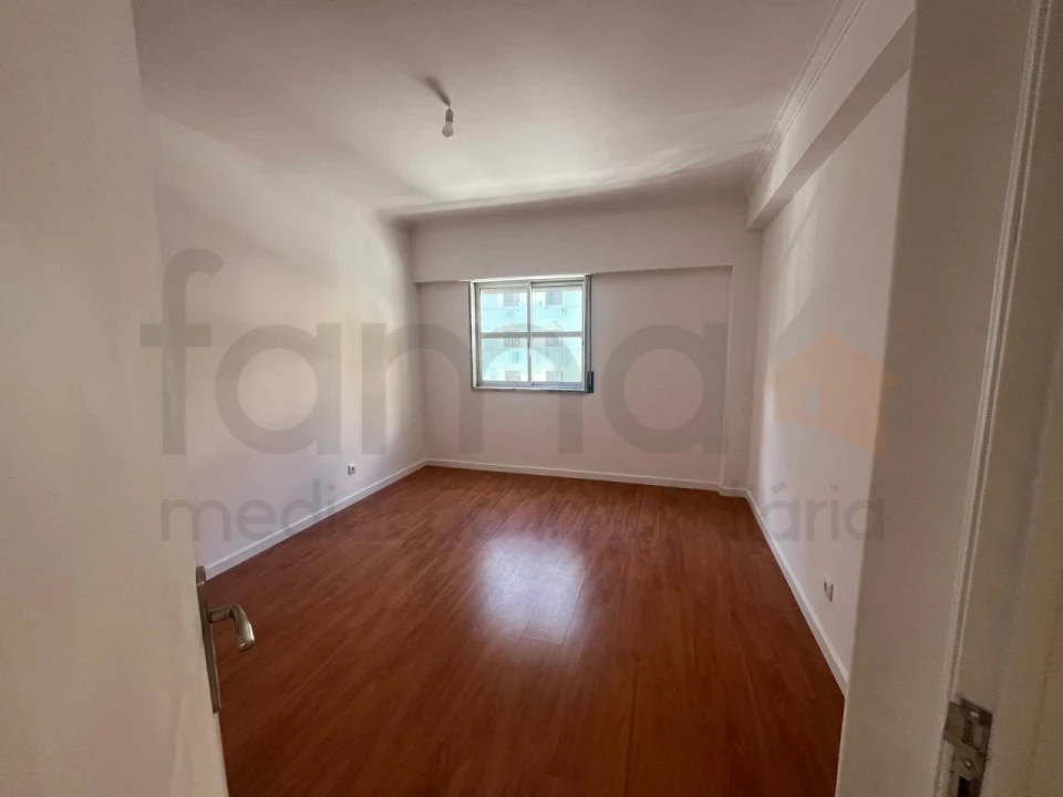 Apartamento T3 para Venda em Algueirão-Mem Martins Foto 5