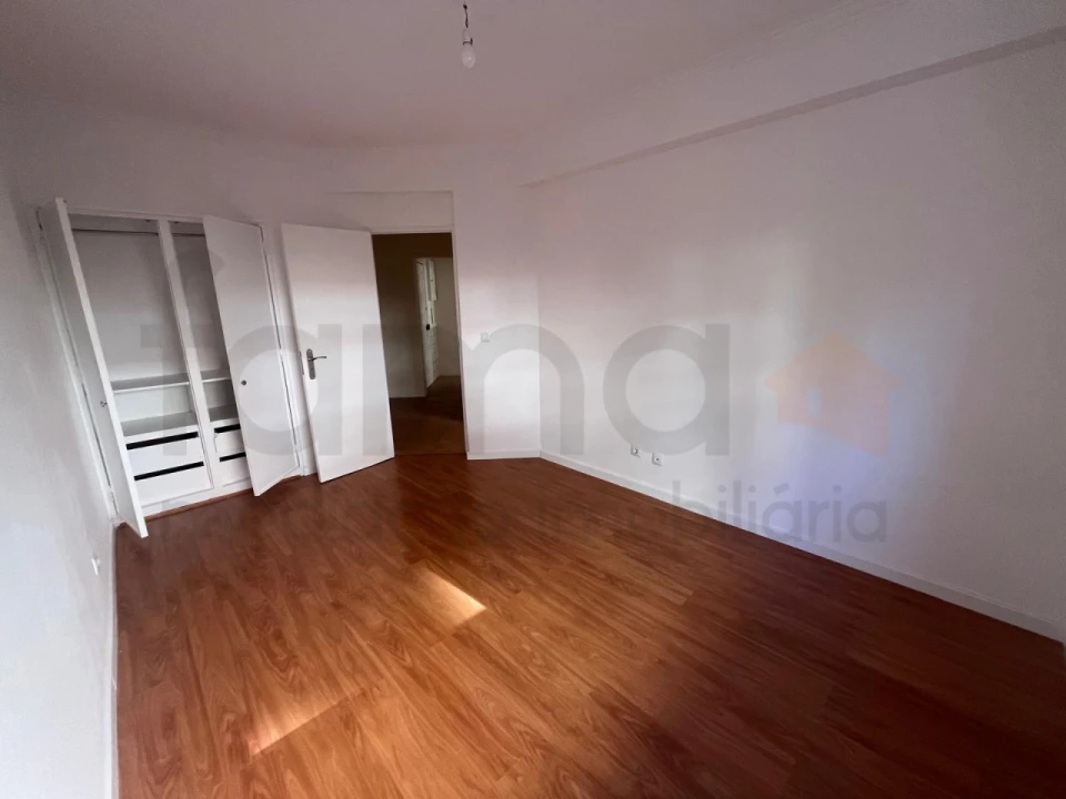 Apartamento T3 para Venda em Algueirão-Mem Martins Foto 11