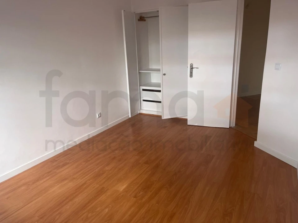 Apartamento T3 para Venda em Algueirão-Mem Martins Foto 18