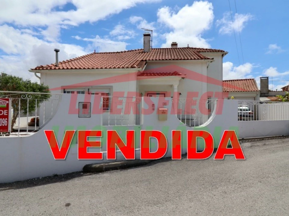 Moradia T3 para Venda em Silveira Foto 1