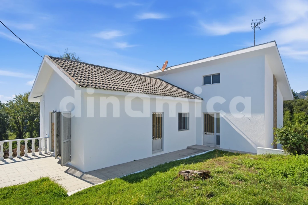 Moradia T2 para Venda em Joane Foto 1