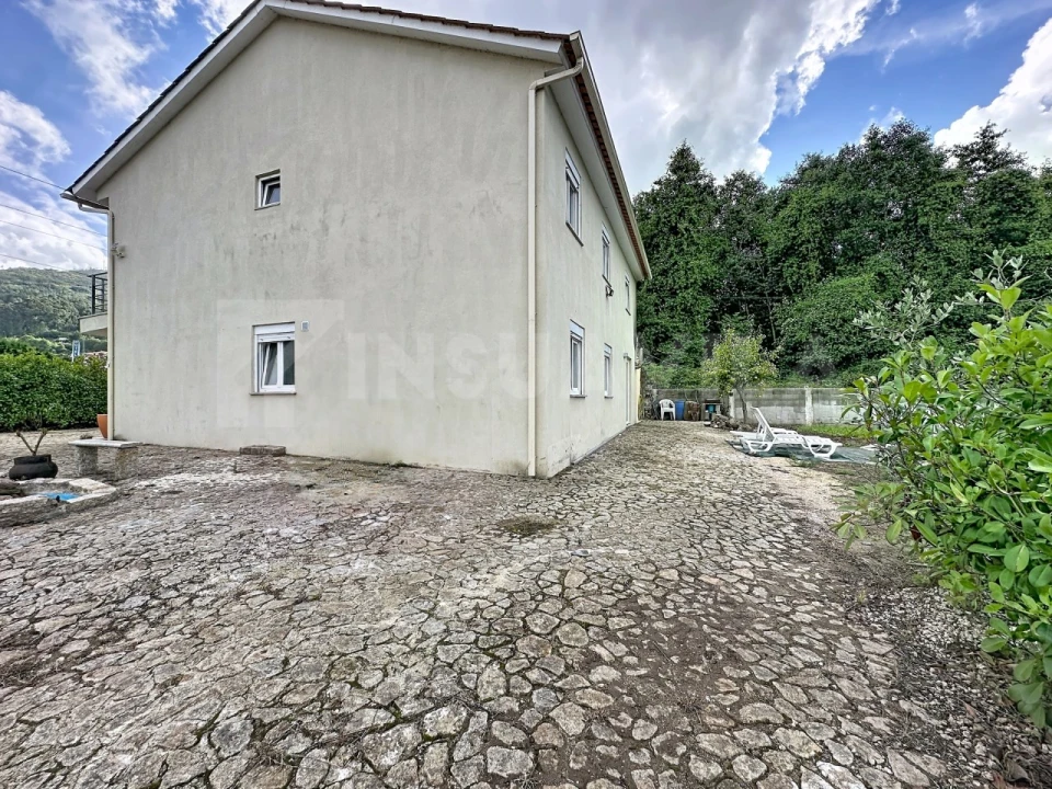 Moradia T6 para Venda em Gondarem Foto 2