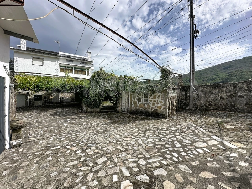 Moradia T5 para Venda em Venade e Azevedo Foto 36