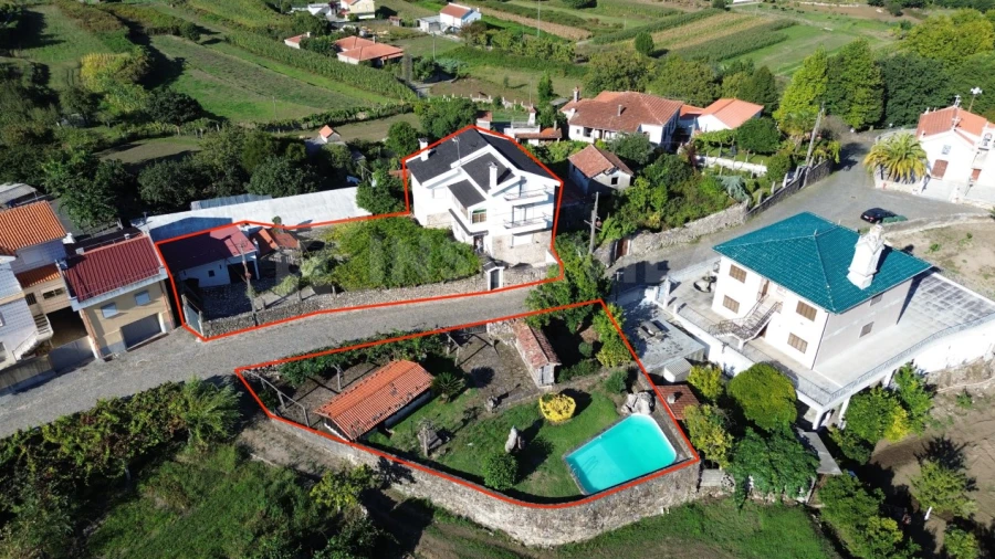 Moradia T5 para Venda em Venade e Azevedo