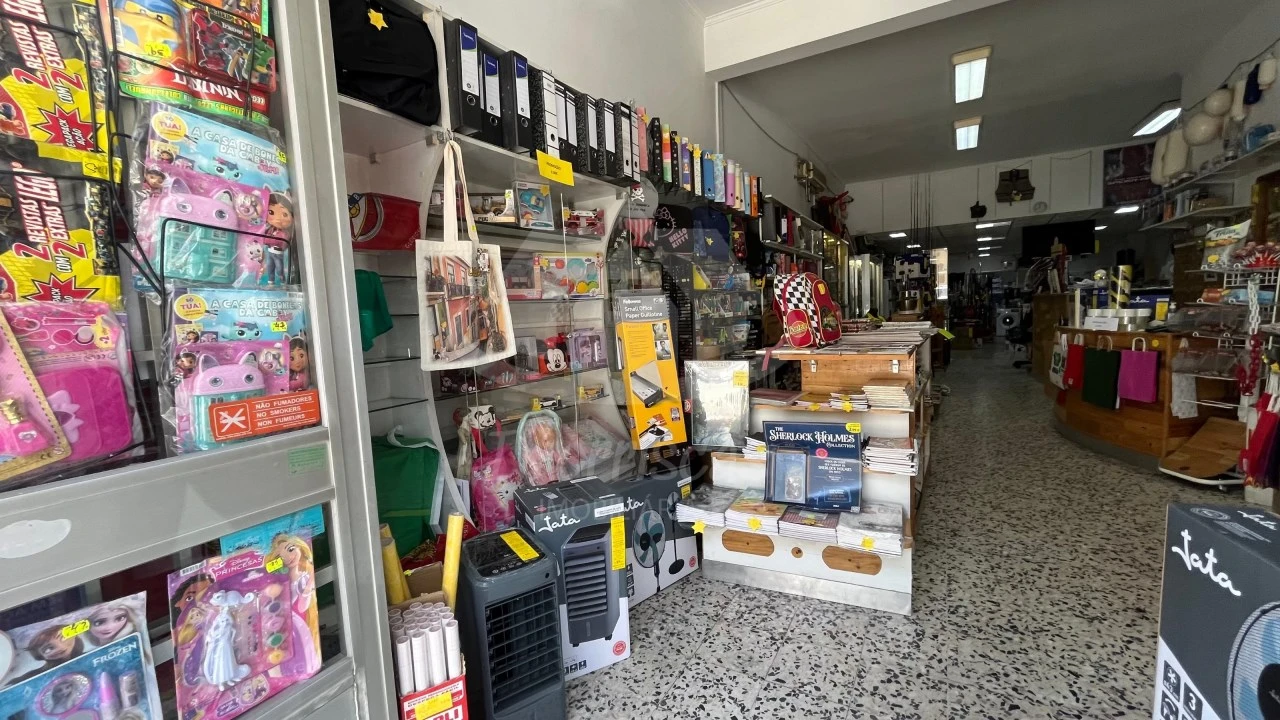 Loja para Cedência de Quotas em Póvoa de Santa Iria e Forte da Casa Foto 2