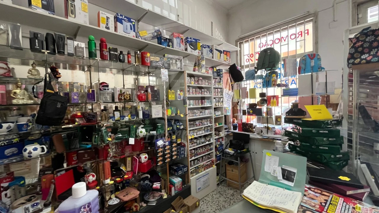Loja para Cedência de Quotas em Póvoa de Santa Iria e Forte da Casa Foto 3