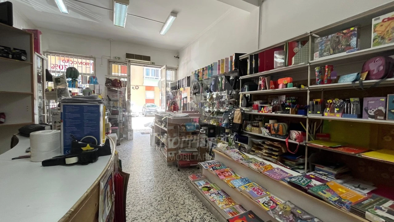 Loja para Cedência de Quotas em Póvoa de Santa Iria e Forte da Casa Foto 6