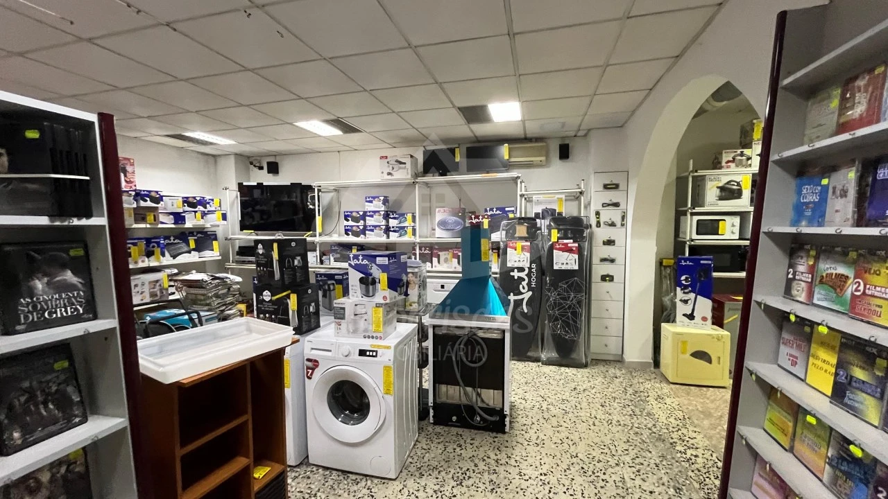 Loja para Cedência de Quotas em Póvoa de Santa Iria e Forte da Casa Foto 8