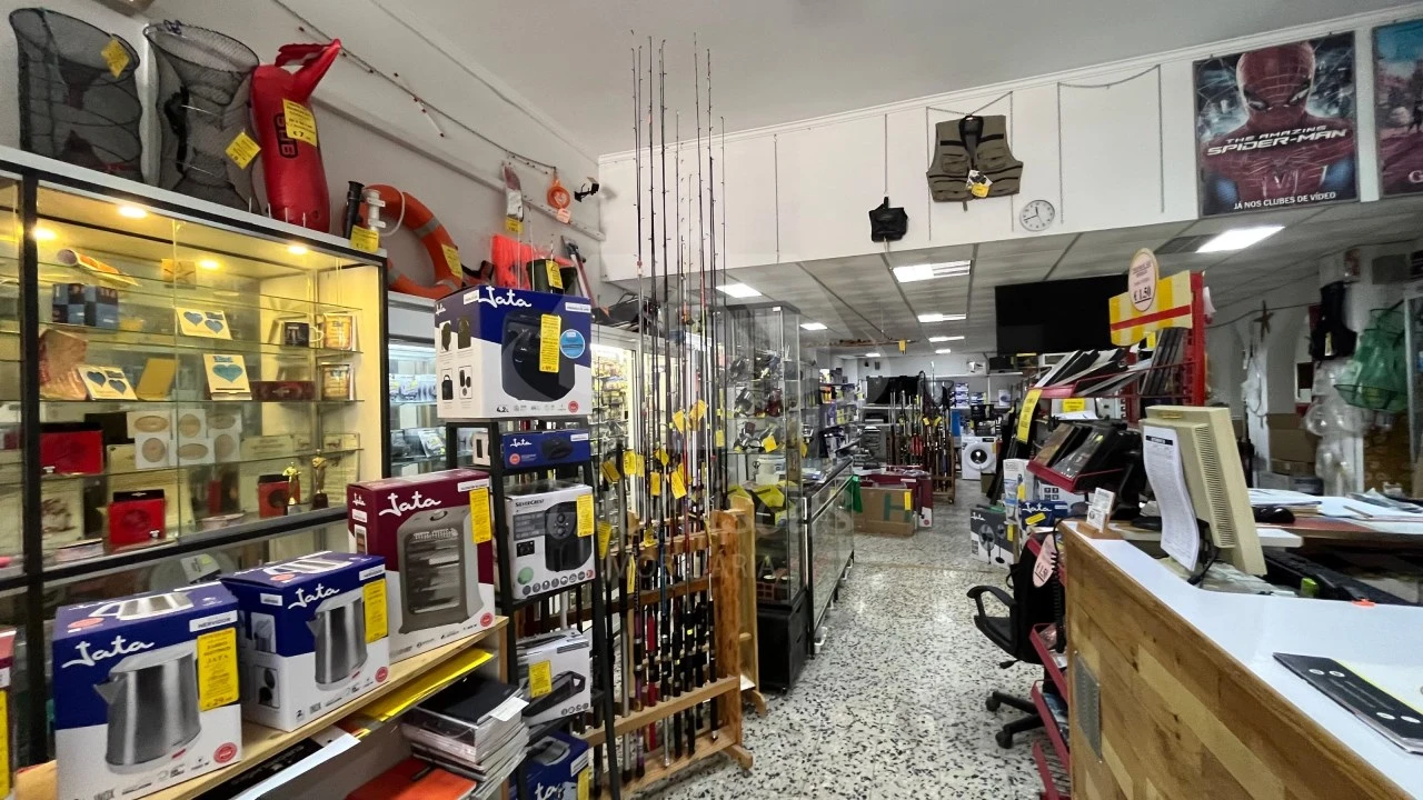 Loja para Cedência de Quotas em Póvoa de Santa Iria e Forte da Casa Foto 12