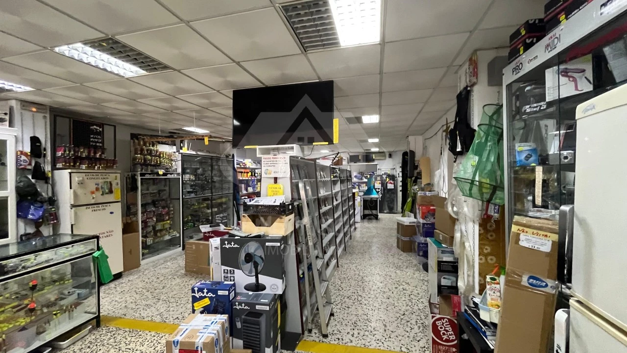 Loja para Cedência de Quotas em Póvoa de Santa Iria e Forte da Casa Foto 13