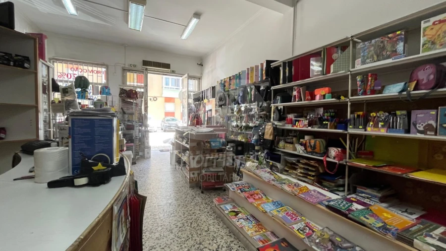 Loja para Cedência de Quotas em Póvoa de Santa Iria e Forte da Casa Foto 6