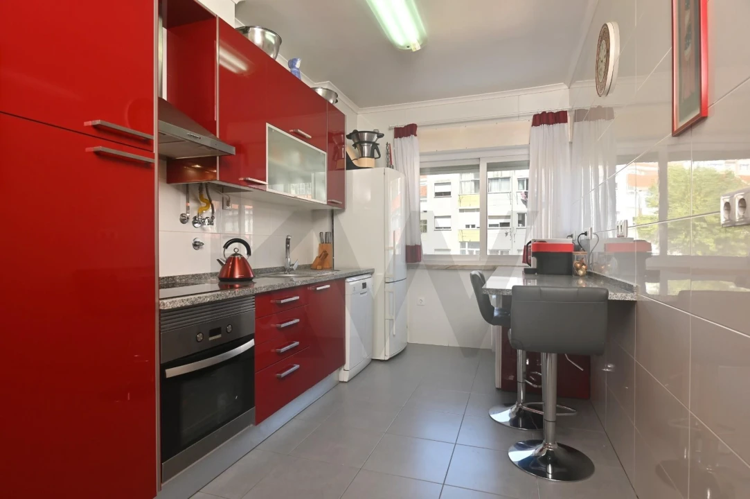 Apartamento T4 para Venda em Algueirão-Mem Martins Foto 2