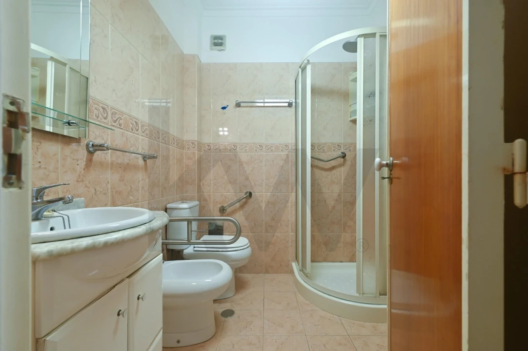 Apartamento T4 para Venda em Algueirão-Mem Martins Foto 8