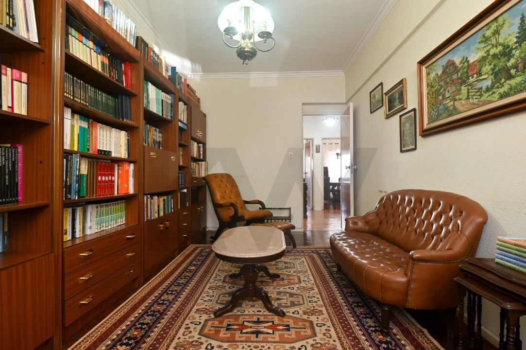 Apartamento T4 para Venda em Algueirão-Mem Martins Foto 4