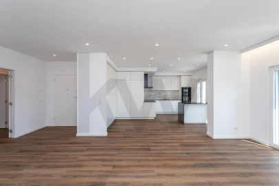 Apartamento T4 para Venda em Ramada e Caneças