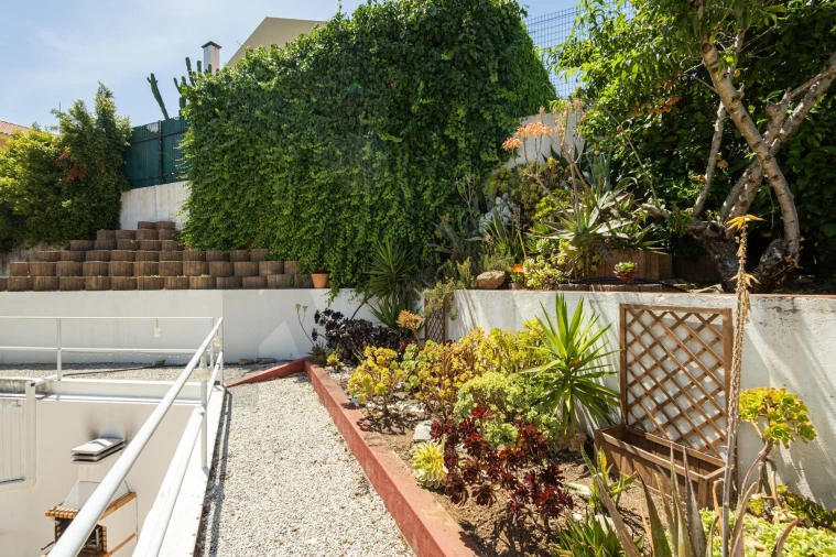 Apartamento T2 para Venda em São Domingos de Rana Foto 24