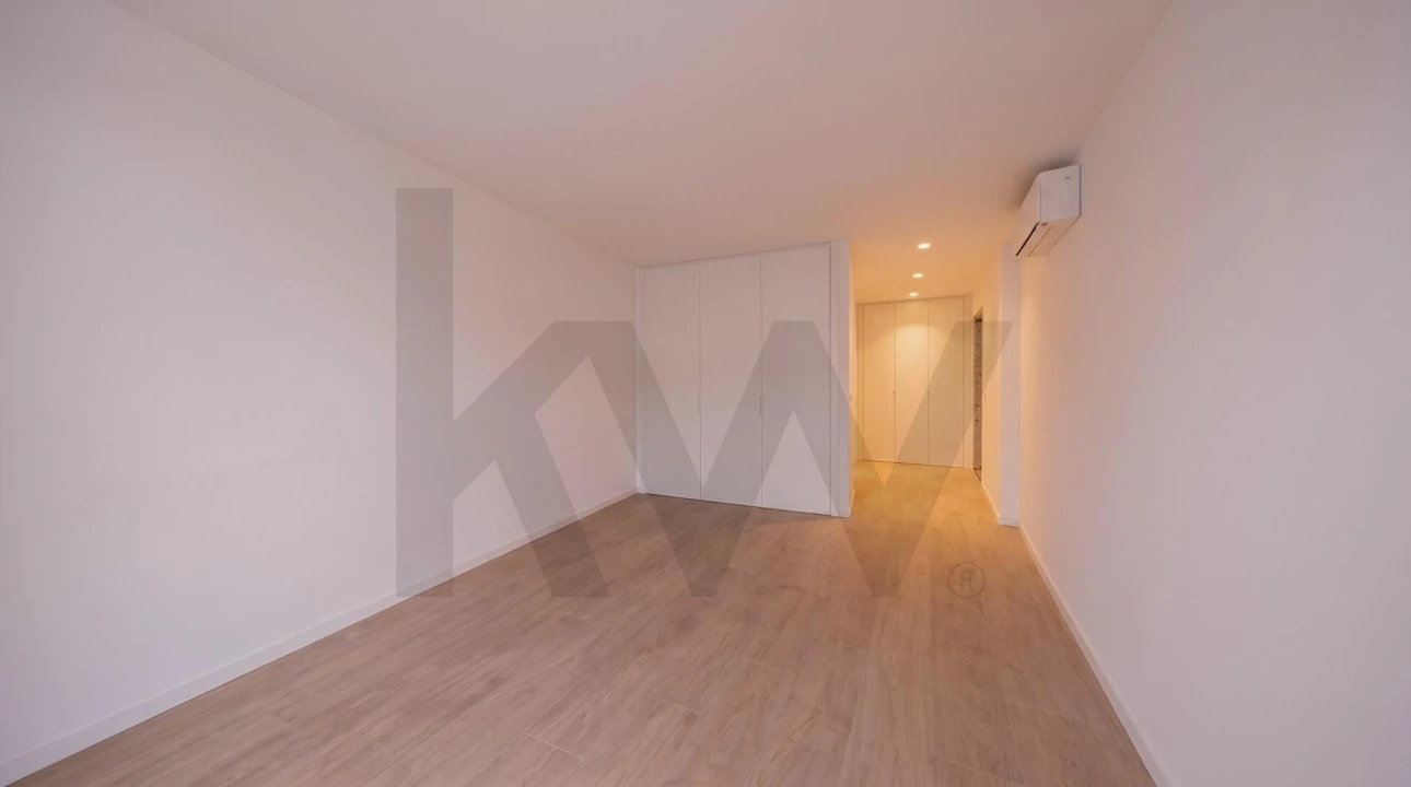 Apartamento T3 para Venda em Carnaxide e Queijas Foto 31