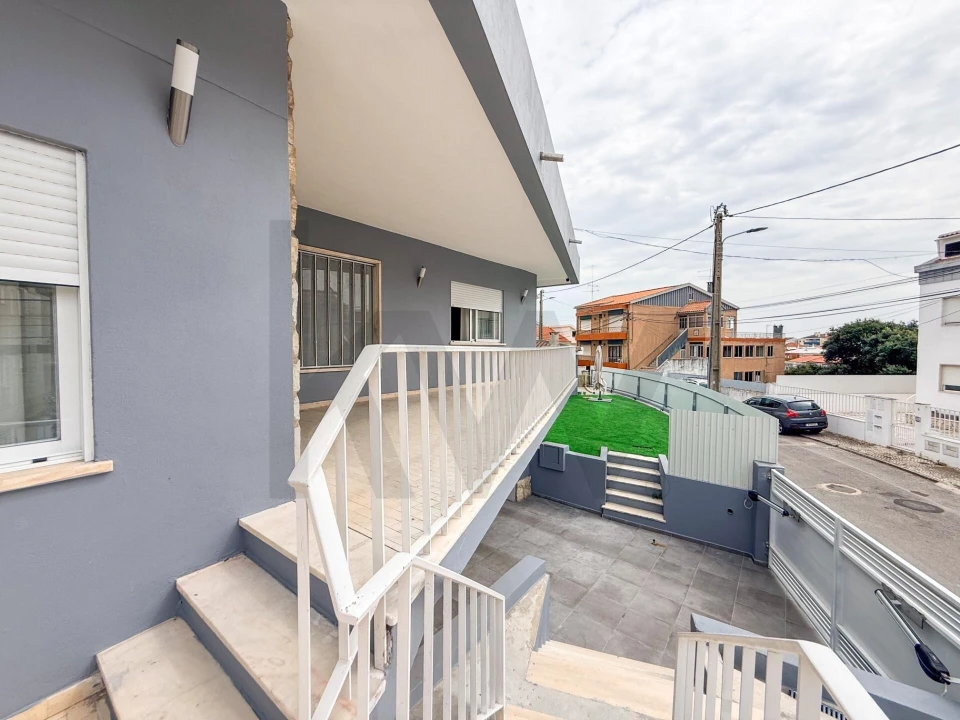 Moradia T8 para Venda em Amora Foto 15