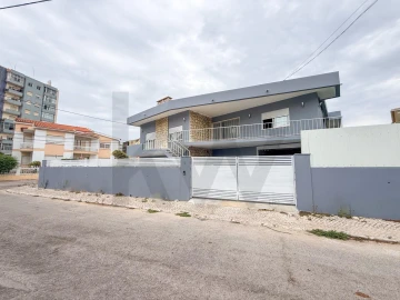 Moradia T8 para Venda em Amora