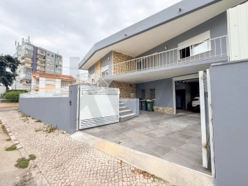 Moradia T8 para Venda em Amora