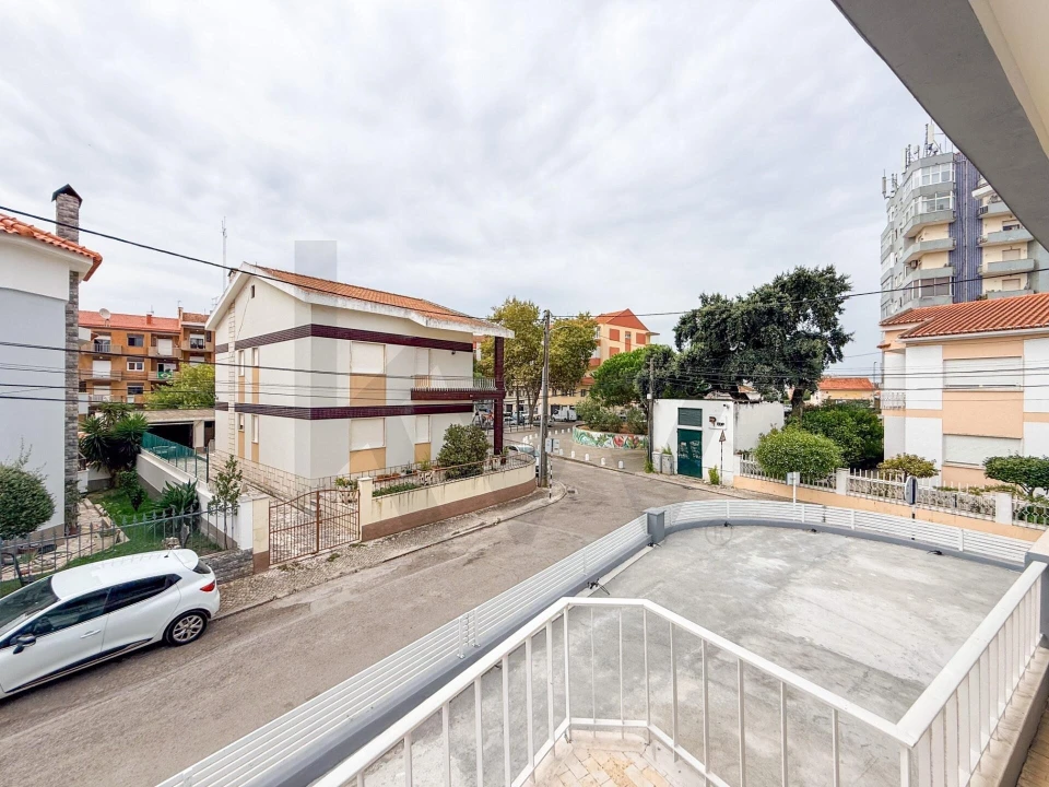 Moradia T8 para Venda em Amora Foto 16