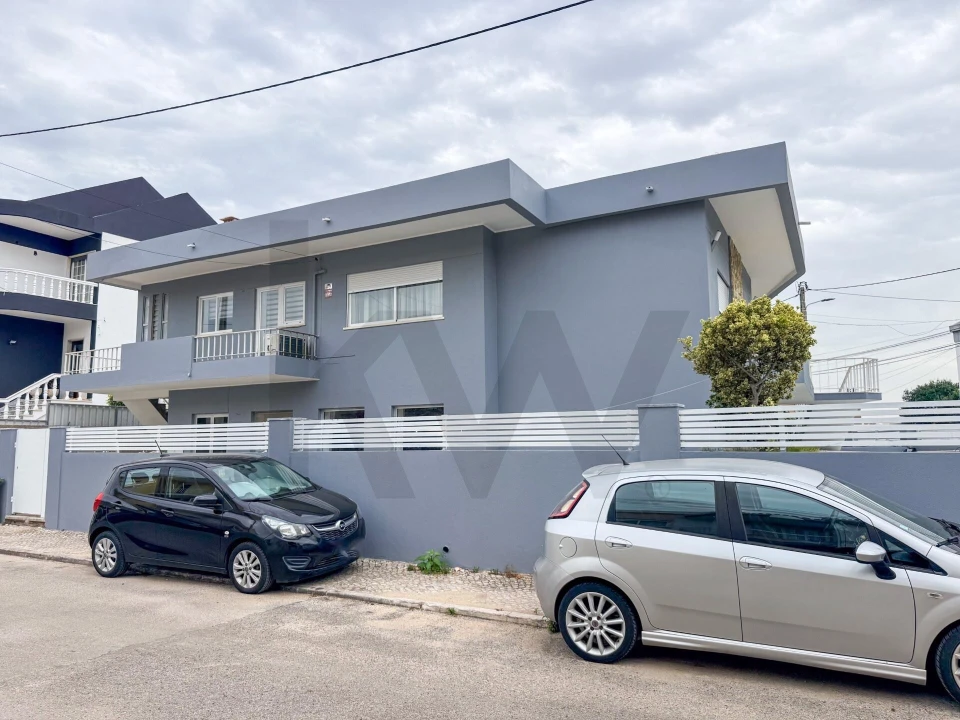 Moradia T8 para Venda em Amora Foto 3