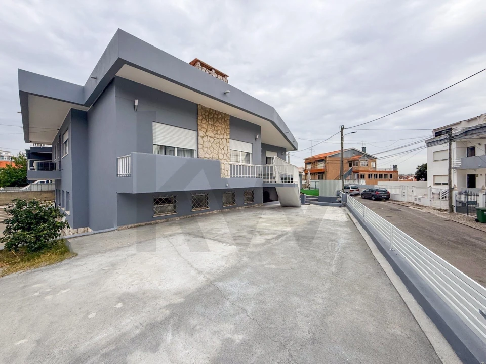 Moradia T8 para Venda em Amora Foto 6