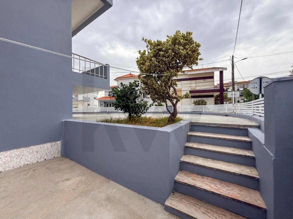 Moradia T8 para Venda em Amora Foto 8