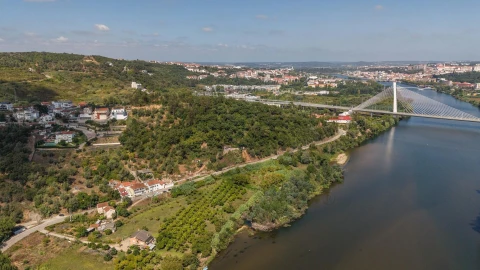 Moradia T4 para Venda em Santa Clara e Castelo Viegas