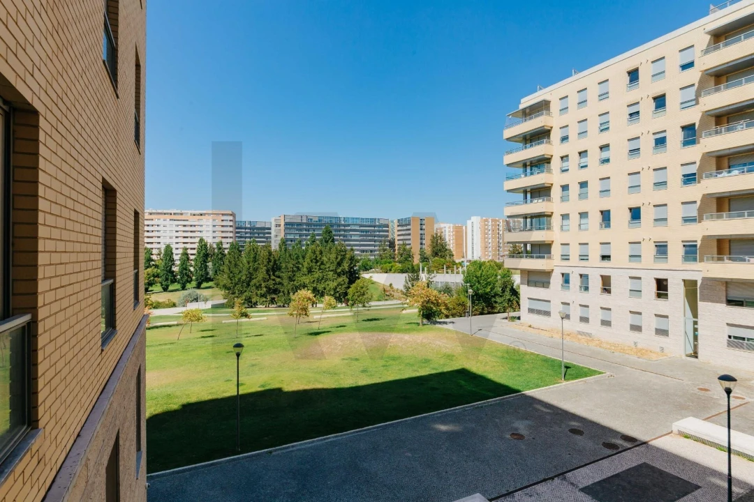 Apartamento T2 para Arrendamento em Lumiar Foto 2