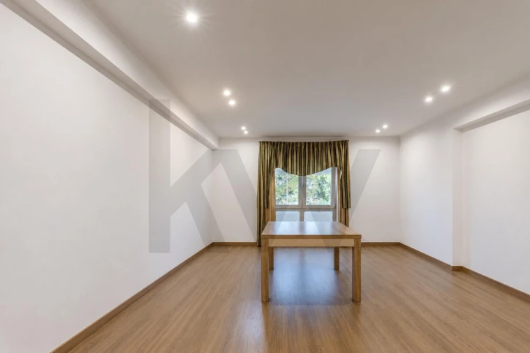 Apartamento T3 para Venda em Algueirão-Mem Martins Foto 4
