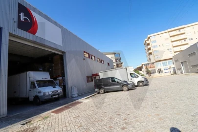 Armazém para Arrendamento em Nogueira e Silva Escura