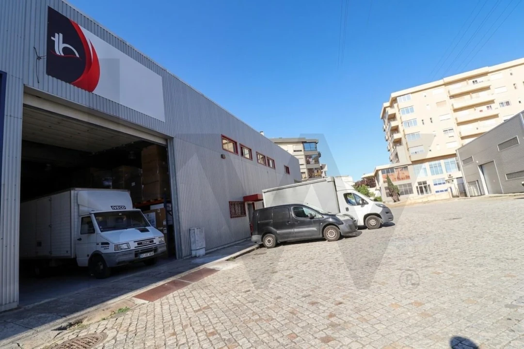 Armazém para Arrendamento em Nogueira e Silva Escura Foto 1