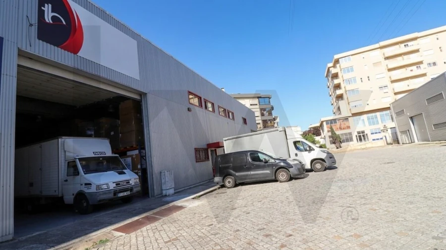 Armazém para Arrendamento em Nogueira e Silva Escura