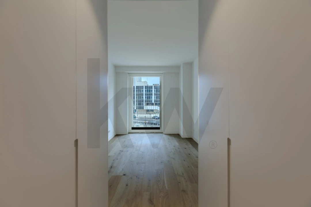 Apartamento T1 para Arrendamento em Campolide Foto 9