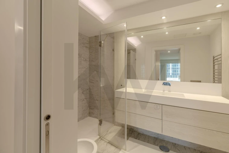 Apartamento T1 para Arrendamento em Campolide Foto 14