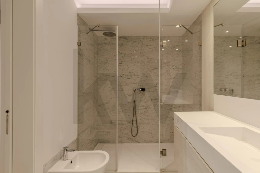 Apartamento T1 para Arrendamento em Campolide Foto 13