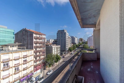Apartamento T2 para Arrendamento em Mafamude e Vilar do Paraíso
