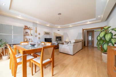 Apartamento T3 para Venda em Santa Maria e São Miguel, São Martinho, São Pedro Penaferrim