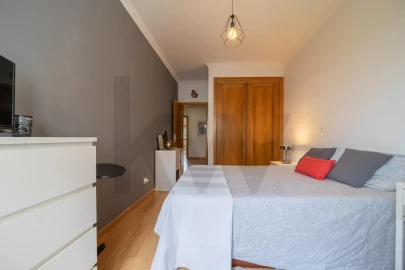Apartamento T3 para Venda em Santa Maria e São Miguel, São Martinho, São Pedro Penaferrim