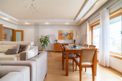 Apartamento T3 para Venda em Santa Maria e São Miguel, São Martinho, São Pedro Penaferrim