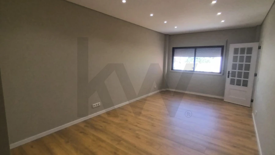 Apartamento T2 para Arrendamento em São Domingos de Benfica Foto 4
