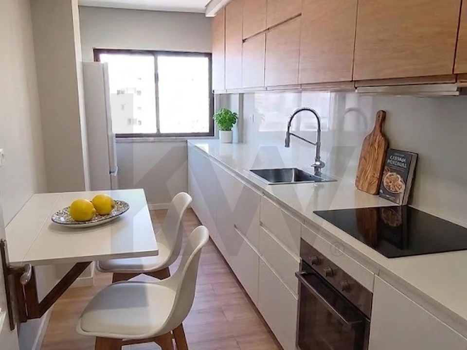 Apartamento T2 para Arrendamento em São Domingos de Benfica Foto 1