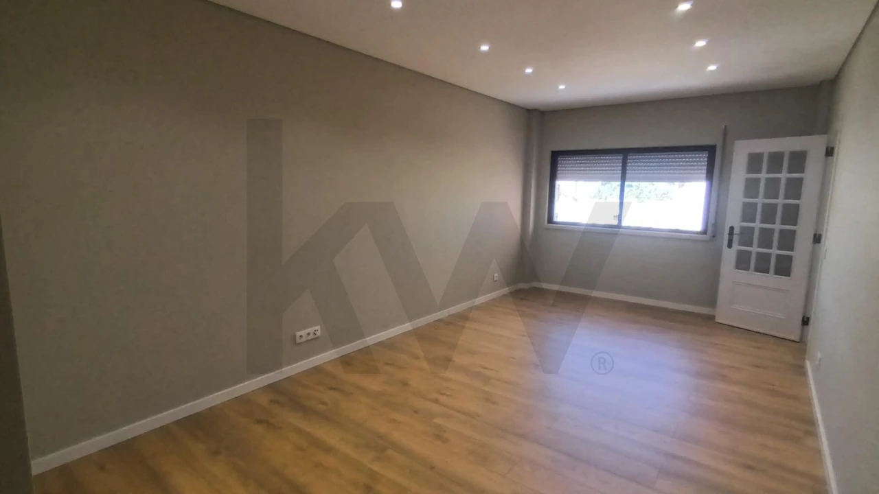 Apartamento T2 para Arrendamento em São Domingos de Benfica Foto 4
