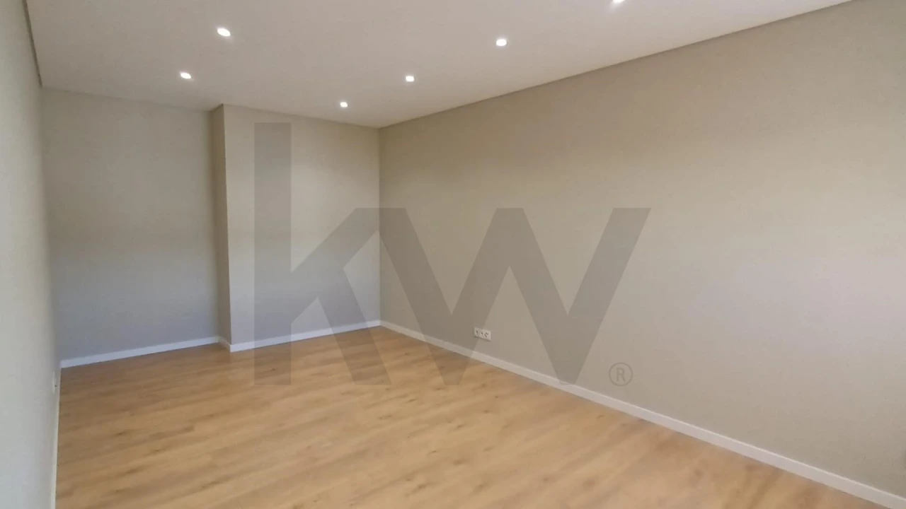 Apartamento T2 para Arrendamento em São Domingos de Benfica Foto 5
